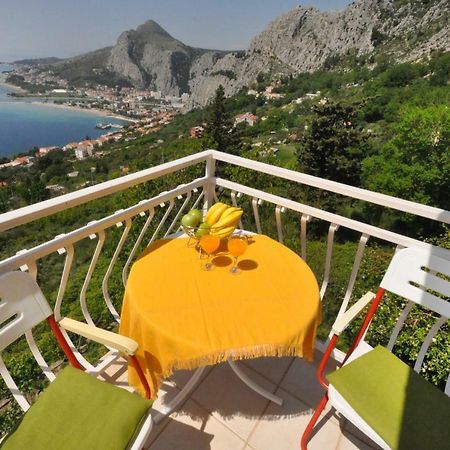 Almissa Apartment Omis Bagian luar foto