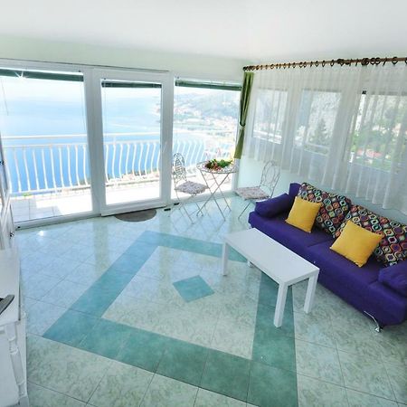 Almissa Apartment Omis Bagian luar foto