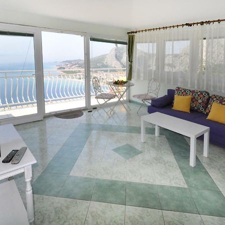 Almissa Apartment Omis Bagian luar foto