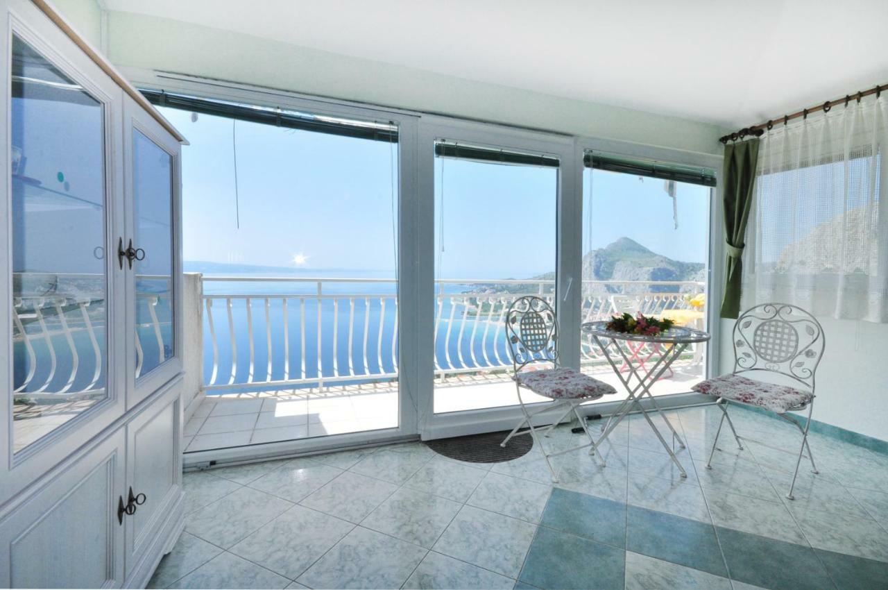 Almissa Apartment Omis Bagian luar foto