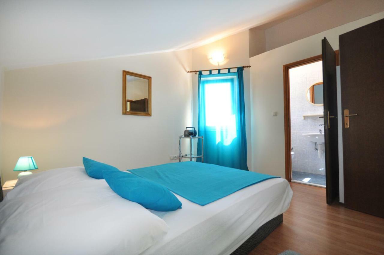 Almissa Apartment Omis Bagian luar foto