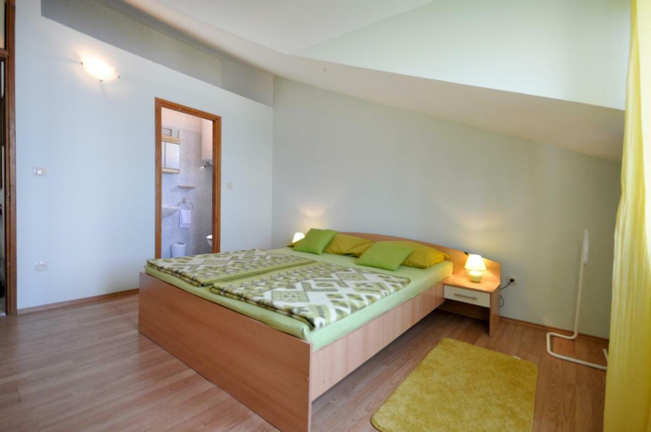 Almissa Apartment Omis Bagian luar foto