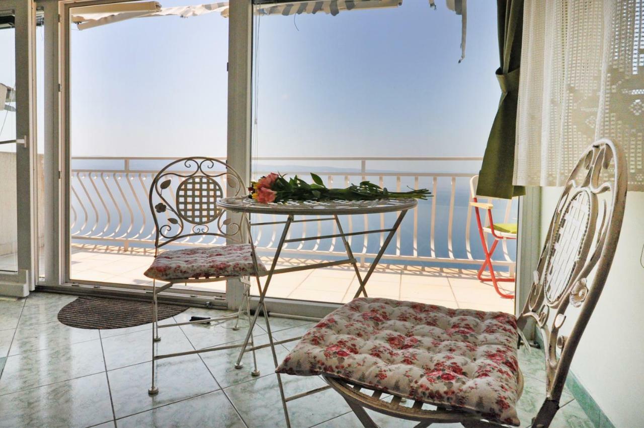 Almissa Apartment Omis Bagian luar foto