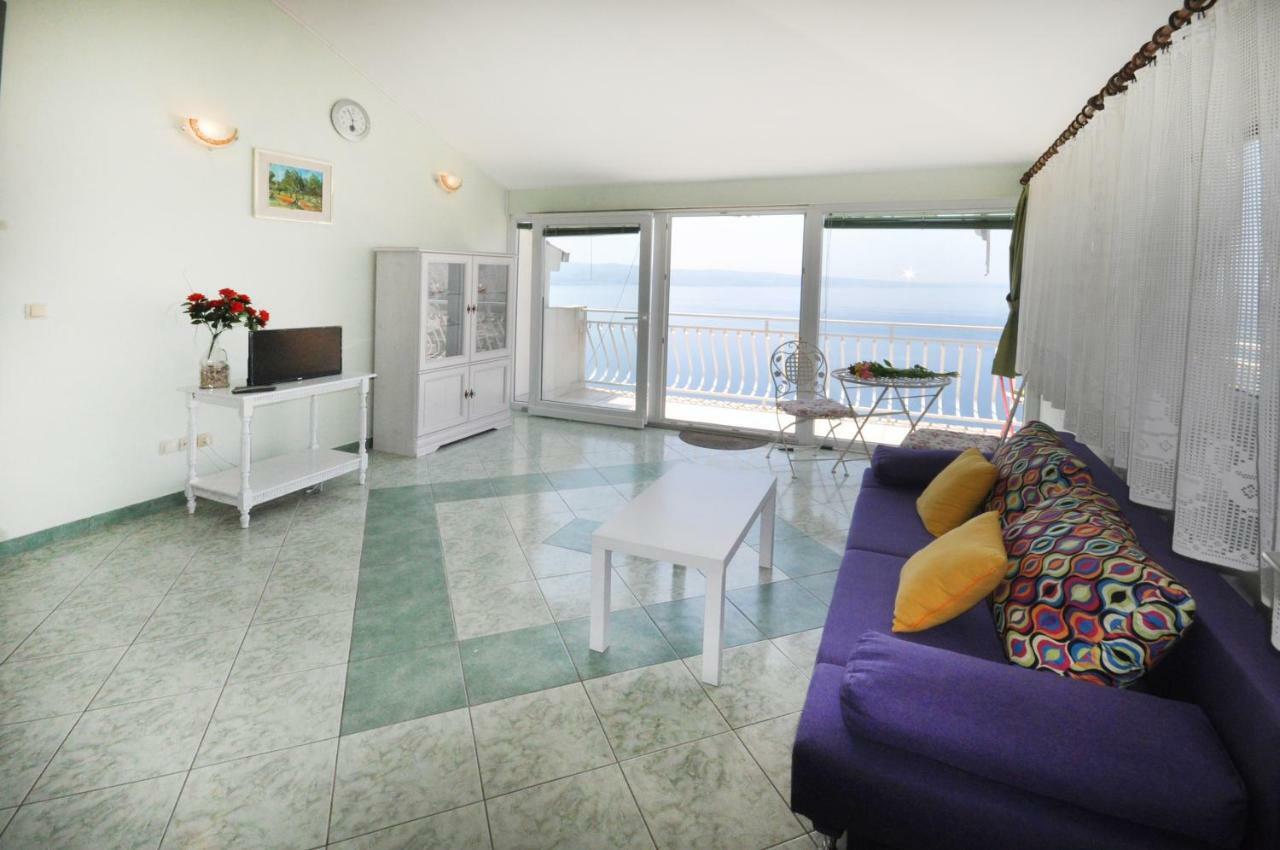 Almissa Apartment Omis Bagian luar foto