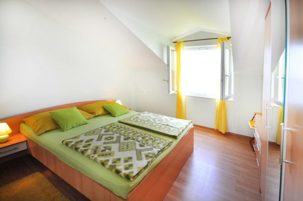 Almissa Apartment Omis Bagian luar foto
