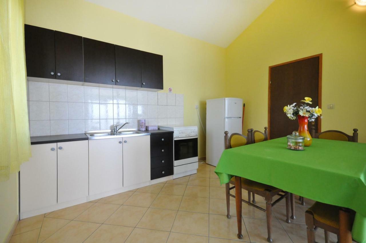 Almissa Apartment Omis Bagian luar foto