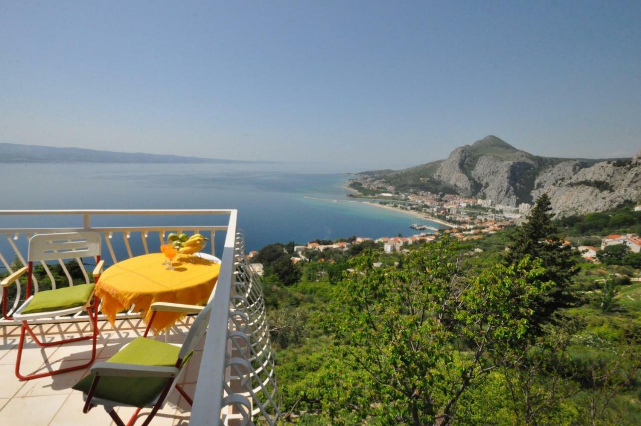 Almissa Apartment Omis Bagian luar foto