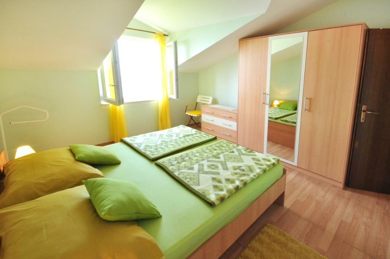 Almissa Apartment Omis Bagian luar foto