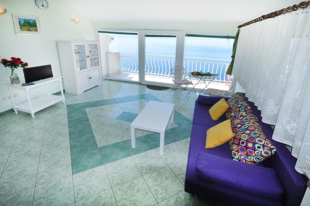 Almissa Apartment Omis Bagian luar foto