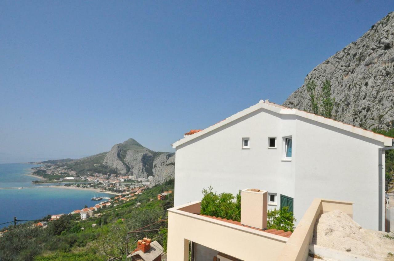 Almissa Apartment Omis Bagian luar foto