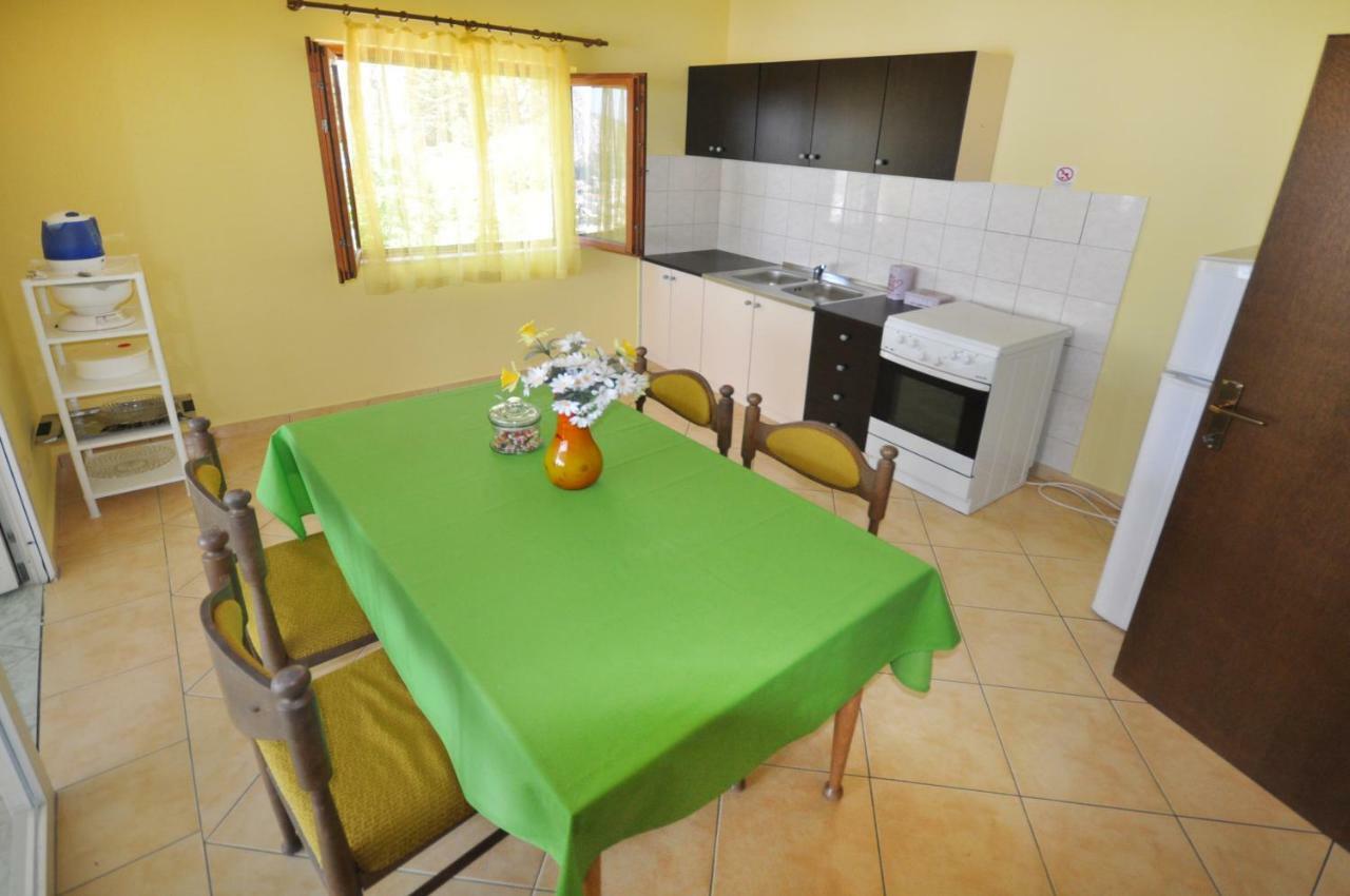 Almissa Apartment Omis Bagian luar foto