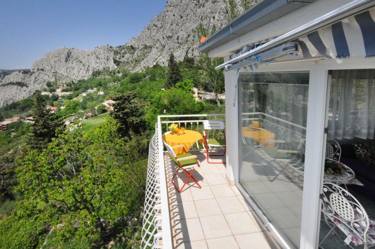 Almissa Apartment Omis Bagian luar foto